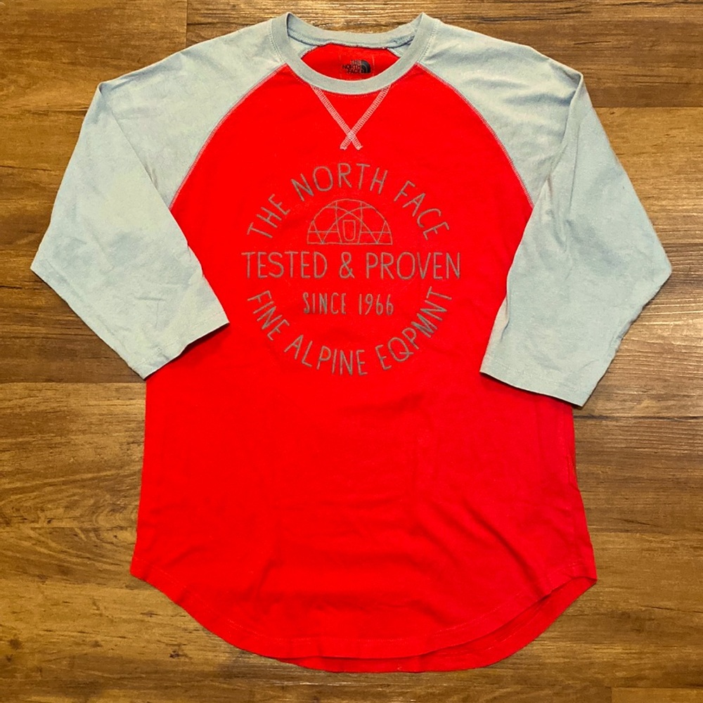 Men’s three-quarter Lanks gray and red T-shirt from the North Face